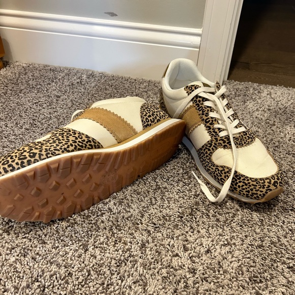 Adorable J. Crew sneakers with leopard print! Size 10.5. Like new/barely worn - Picture 2 of 5